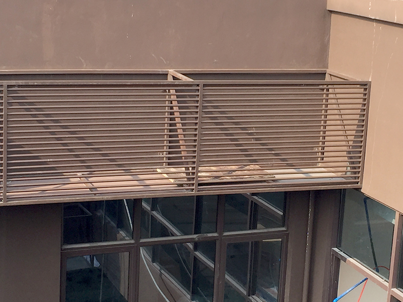 东莞石龙金斯顿国际大酒店外墙装饰铝板线条及花岗漆工程2018年底完工
